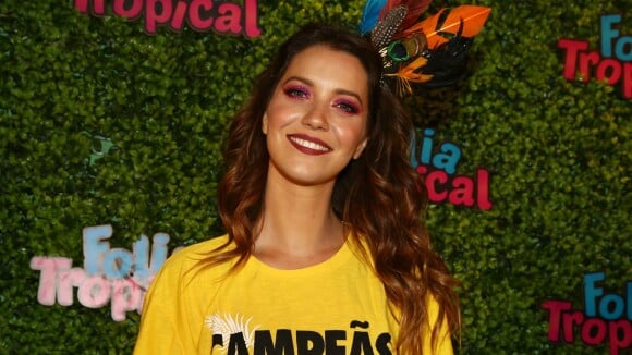 Nathalia Dill assume namoro com músico Pedro Curvello na Sapucaí: 'Estou feliz'