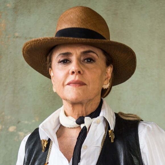 Sophia (Marieta Severo) fica aflita com a decisão do filho, na novela 'O Outro Lado do Paraíso'