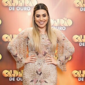 Naiara Azevedo tem um estilo bem definido e consegue manter a elegância sem esforço