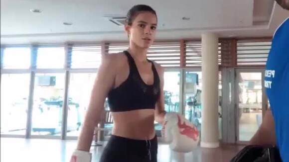 Bruna Marquezine mostrou o treino de muay thai com o personal trainer Chico Salgado no Instagram, nesta terça-feira, 20 de fevereiro de 2018