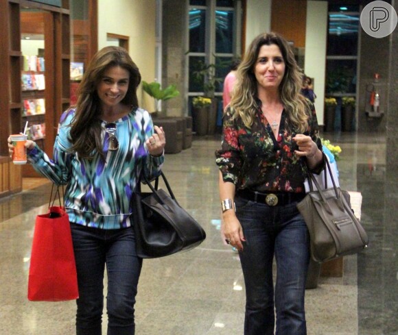 Giovanna Antonelli e Christiane Alves aproveitaram folga de 'Em Família' para passear em um shopping na Barra da Tijuca, Zona Oeste do Rio de Janeiro, nesta quarta-feira, 11 de junho de 2014