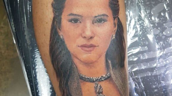 Fã de Bruna Marquezine explica por que tatuou rosto da atriz: 'É muito gata'