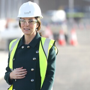 Na reta final de sua gravidez, Kate Middleton não para de trabalhar
