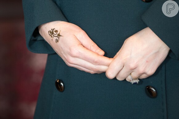 Kate Middleton ganhou um desenho de henna na mão, durante uma visita a Sunderland, norte da Inglaterra