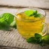 O chá de Erva-Cidreira melhora a qualidade do sono, combate os gases e retenção de líquidos