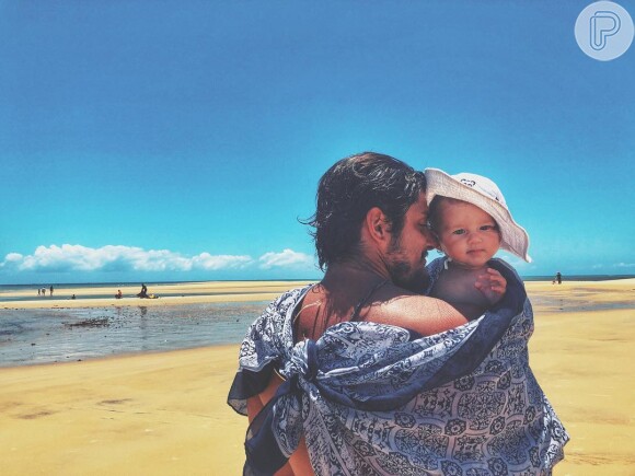 'Foto que exala amor', escreveu Bruno Gissoni sobre a foto dele com a filha, Madalena, e Yanna Lavigne
