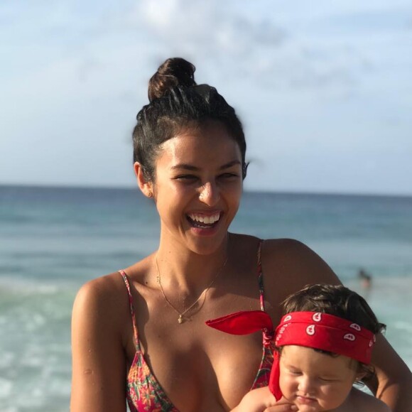 Yanna Lavigne e a filha, Madalena, sempre estão com Bruno Gissoni: 'Família'