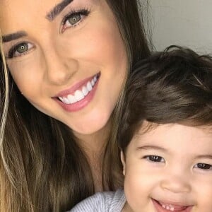 Ex-BBB Aline Gotschalg é mãe do pequeno Lucca, de 1 ano, com quem Geraldo Souto, seu namorado, tem boa relação