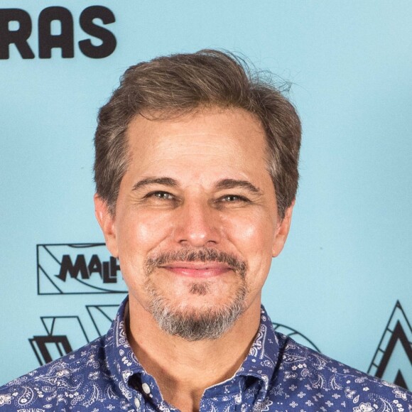 Edson Celulari é um coronel que, ao lado da família, é descongelado após mais de 100 anos e é obrigado a saber viver nos dias atuais em São Paulo