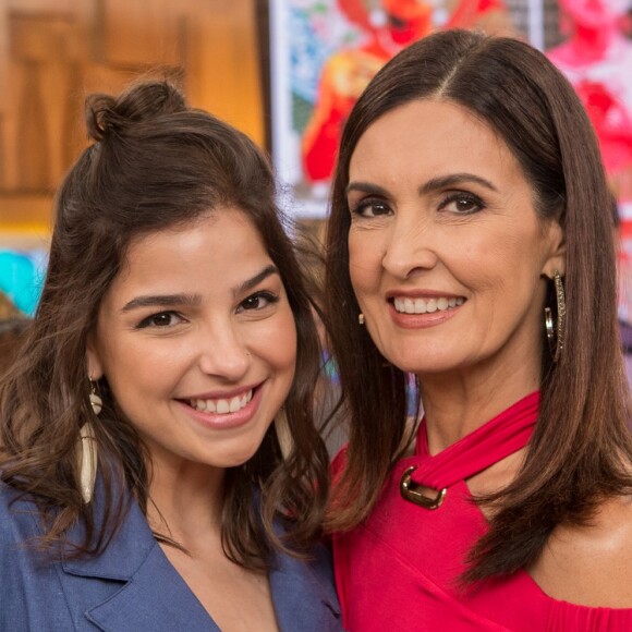 'Falei que a gente poderia aproveitar a vibe do cabelo do Carnaval que foi um sucesso e começar a levar penteados novos para o programa!', disse Mel Paladino