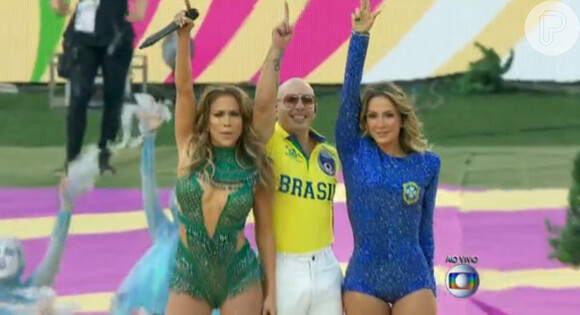 Claudia Leitte e Jennifer Lopez levantaram o público ao lado de Pitbull
