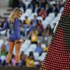 Claudia Leitte canta com Jennifer Lopez e Pitbull na abertura da Copa do Mundo