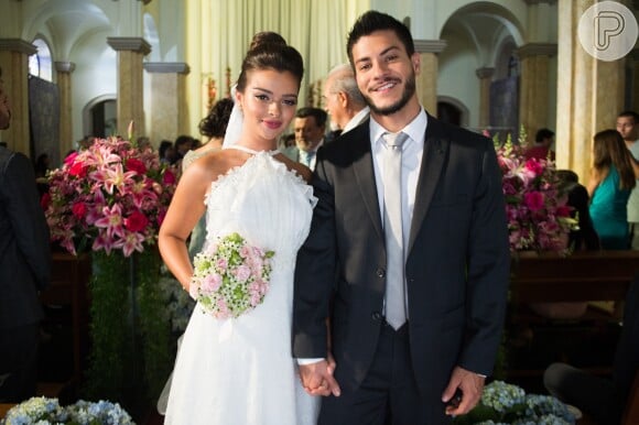 Casamento de Diego (Arthur Aguiar) e Melissa (Gabriella Mustafá) acontece neste sábado, dia 24 de fevereiro de 2018, na novela 'O Outro Lado do Paraíso'