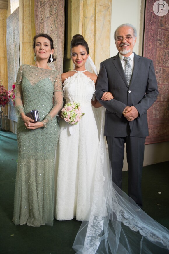 Raul (Genézio de Barros) e Isabel (Ana Barroso) apoiam a filha, Melissa (Gabriella Mustafá), em casamento com Diego (Arthur Aguiar), mas também vão apoiar seu divórcio, na novela 'O Outro Lado do Paraíso'