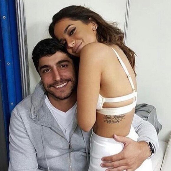 Marido de Anitta cria Instagram e mostra cantora dançando em lancha nesta sexta-feira, dia 23 de fevereiro de 2018