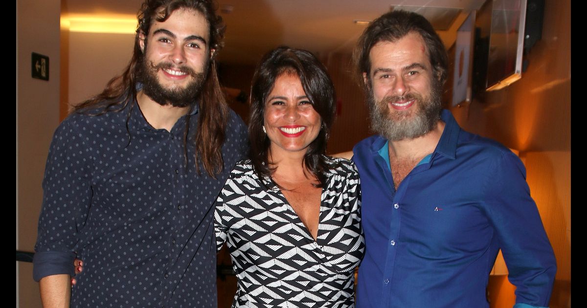 Rafael Vitti recebeu a mãe, Valéria Alencar, ao estrear peça com o pai ...