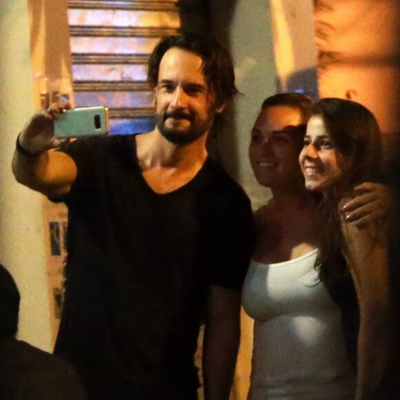 Rodrigo Santoro posou para selfie com fãs