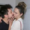 Ana Paula Renault e o namorado, Rudimar De Maman, se beijaram na festa de aniversário do promoter Helinho Calfat, em São Paulo, na noite deste sábado, 24 de fevereiro de 2018