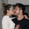 Ana Paula Renault e o namorado, Rudimar De Maman, se beijaram na festa de aniversário do promoter Helinho Calfat