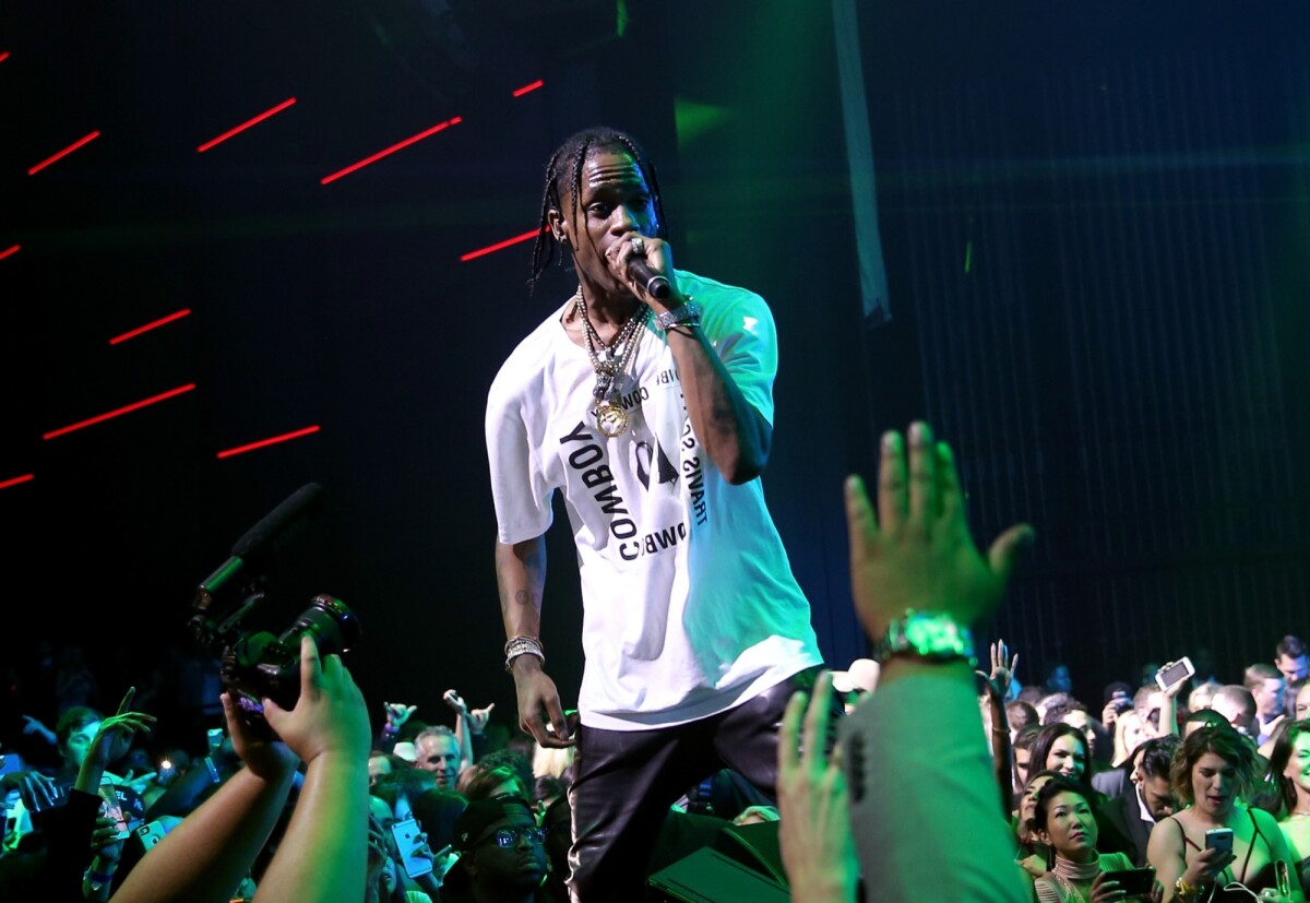 Foto: Travis Scott deu à namorada, Kylie Jenner, uma Ferrari LaFerrari,  modelo raro que teve apenas 500 unidades produzidas - Purepeople