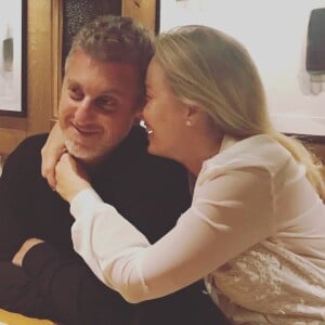 Angélica e Luciano Huck se emocionaram ao ver o bichinho quebrar a casca do ovo e nascer