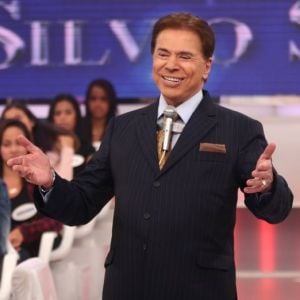 Silvio Santos foi clicado por sua filha, Patricia Abravanel, brincando com os três netinhos caçulas, Jane, Nina e Lucas