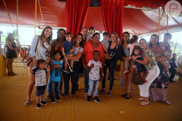Fernanda Gentil conferiu o Parque Patati Patatá Circo Show com o filho caçula, Gabriel de 2 anos, no domingo, 25 de fevereiro de 2018