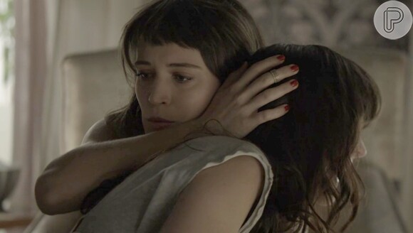 Clara (Bianca Bin) aconselha Laura (Bella Piero) a tentar transar com Rafael (Igor Angelkorte) novamente, na novela 'O Outro Lado do Paraíso'