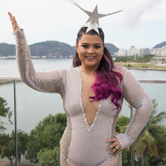 Preta Gil apostou no biquíni em viagem a Fernando de Noronha