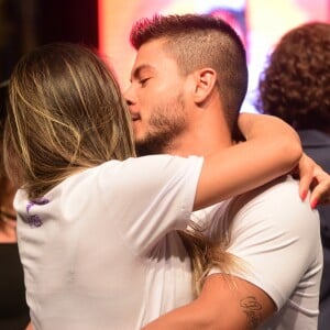 Mayra Cardi e o marido, Arthur Aguiar, participaram de um desfile em São Paulo nesta segunda-feira, 26 de fevereiro de 2018