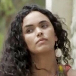 Cleo (Giovana Cordeiro) é colocada para por Josafá (Lima Duarte), na novela 'O Outro Lado do Paraíso'