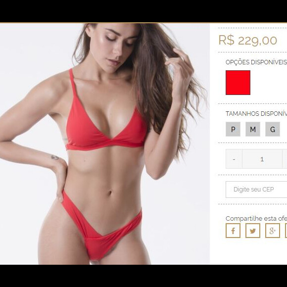 A cantora escolheu um biquíni cavado de R$ 229