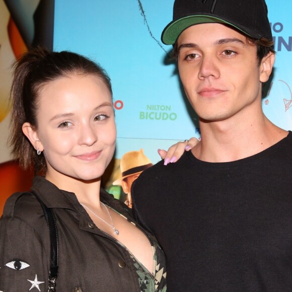 Larissa Manoela e o namorado, Leo Cidade, foram a pré-estreia de 'Os Farofeiros', em São Paulo, na segunda-feira, 26 de fevereiro de 2018