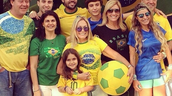 Susana Vieira assiste a jogo do Brasil ao lado de Sandro Pedroso e ex-marido