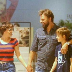 Fernanda Vasconcellos e Cássio Reis passearam com o filho do ator, Noah, de 10 anos, em shopping de São Conrado, nesta terça-feira, 27 de dezembro de 2018