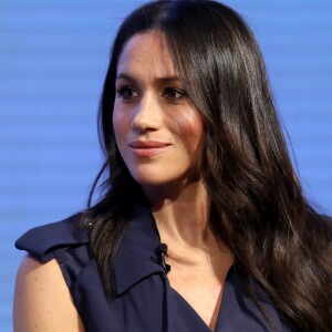 'Com tantas campanhas – Me Too e Time's Up – não há melhor momento para realmente continuar a iluminar as mulheres que se sentem capacitadas e as pessoas realmente ajudando a apoiá-las – homens incluídos nisso', disse Meghan Markle