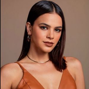 Bruna Marquezine aponta tendência de maquiagem para o inverno: 'Caramelo'