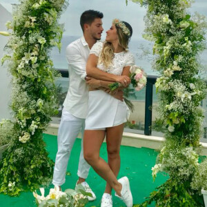 Arthur Aguiar e Mayra Cardi tiveram um casamento supresa em dezembro