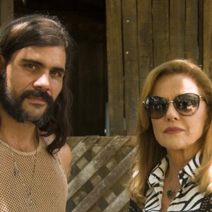 Sophia (Marieta Severo) exige que Mariano (Juliano Cazarré) fique longe de Lívia (Grazi Massafera), na novela 'O Outro Lado do Paraíso'