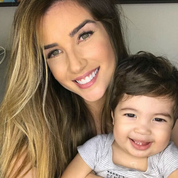 'Amor da minha vida! Benção e razão de tudo! Meu anjo! O melhor e mais verdadeiro sentimento da vida', disse Aline Gotschalg na postagem sobre o filho, Lucca