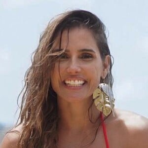 Deborah Secco está sempre esbanjando boa forma nas redes sociais