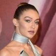 O iluminador é a maior tendência da maquiagem para 2018 e, assim como a modelo Gigi Hadid, você precisa aprender a usar