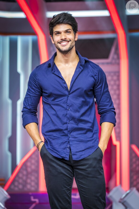 Lucas, do 'Big Brother Brasil 18', continua usando aliança: 'Prefiro acreditar que estou noivo'