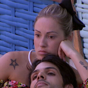 Lucas, do 'Big Brother Brasil 18', foi acusado de trair a noiva com Jéssica