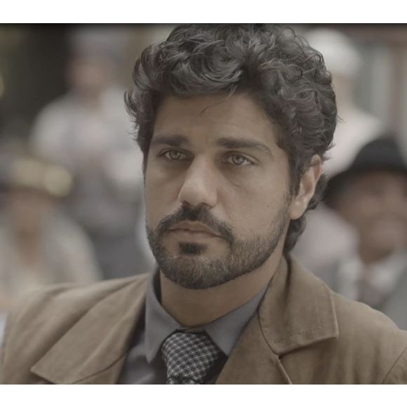 Inácio (Bruno Cabrerizo) passa a fazer shows pelo mundo como músico, no final da novela 'Tempo de Amar'