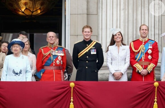 Kate Middleton celebra o aniversário da rainha Elizabeth II e se diverte na cerimônia da família real