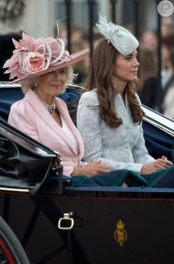Kate Middleton chega à cerimônia da família real com Camilla Parker-Bowles, duquesa de Cornualha