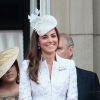 Kate Middleton celebra o aniversário da rainha Elizabeth II e se diverte na cerimônia oficial (14 de junho de 2014)