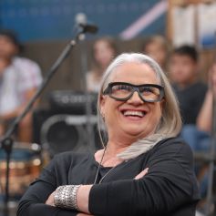 Vera Holtz enaltece diversidades de famílias: 'Hoje há tantos tipos de família porque também já se percebeu que para criar uma família também não precisa casar'