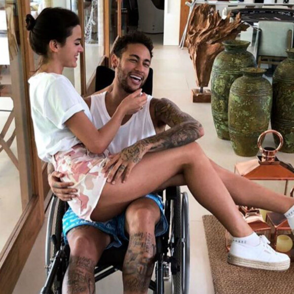 Bruna Marquezine compartilhou foto com namorado, Neymar, nesta sexta-feira, 2 de março de 2018